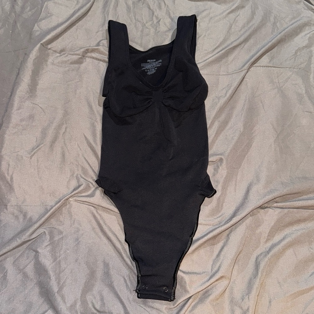 SKIMS NEW SEAMLESS SCULPT THONG BODYSUIT